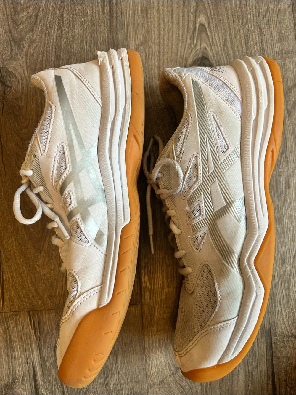Aasics Upcourt Indoor Court Volleyball Shoes- White with Gum Outsole - Picture 3 of 9